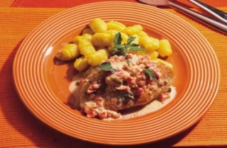 Pollo a la mozzarella con ñoquis